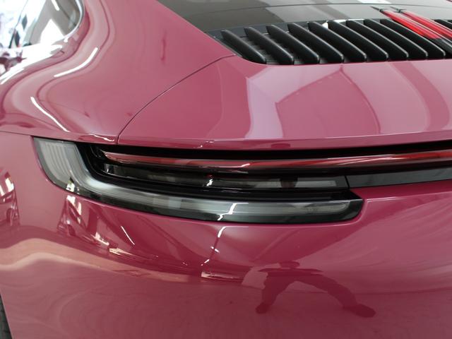 911 911カレラT 右H/7MT/スポーツデザインPKG/カーボンルーフ/カーボンフルバケシート/Rアクスルステア/PDLSプラス/Race-Tex-GTスポーツステア&ルーフライニング/ロゴエンボスコンソール/デカール(47枚目)