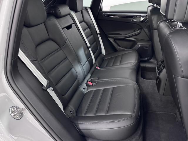 マカン マカンＧＴＳ　１オーナ　ＯＰ２４５　ＰＴＶ　Ｐｌｕｓ　クレヨンカラー　パノラマルーフ　ＢＯＳＥサラウンド　エクステンデッドブラックレザー　シート／ヒーター＆ベンチレーション　２１ＡＷ　ＰＤＬＳプラス　レーンキープ（13枚目）