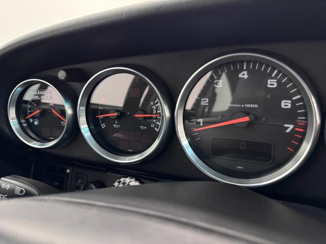 ９１１ ９１１カレラ　Ｈ２２　Ｈ２３　Ｈ２６　Ｈ２８　Ｈ３０　Ｒ２　Ｒ４　Ｒ７記録簿　ブラックレザー　電動Ｒウィング　キセノンヘッドライト　１７インチＡＷ（16枚目）