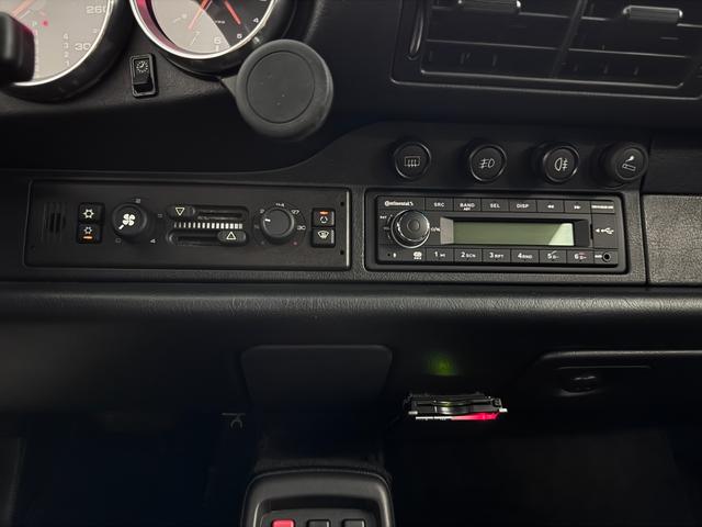 ９１１ ９１１カレラ　Ｈ２２　Ｈ２３　Ｈ２６　Ｈ２８　Ｈ３０　Ｒ２　Ｒ４　Ｒ７記録簿　ブラックレザー　電動Ｒウィング　キセノンヘッドライト　１７インチＡＷ（41枚目）