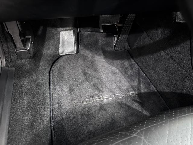 ９１１ ９１１カレラ　Ｈ２２　Ｈ２３　Ｈ２６　Ｈ２８　Ｈ３０　Ｒ２　Ｒ４　Ｒ７記録簿　ブラックレザー　電動Ｒウィング　キセノンヘッドライト　１７インチＡＷ（44枚目）