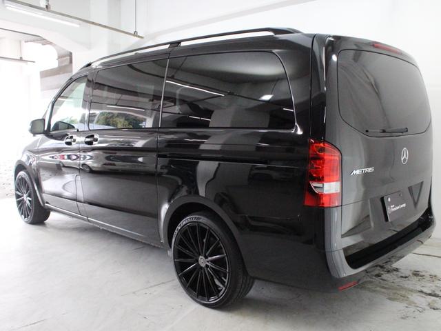 Ｖクラス 　新車並行／左ハンドル／ベージュ革シート／２ｎｄキャプテンシート／サードシート電動ベッド／ウッド調インテリア／アルカンターラルーフ／２０インチホイール／クルーズコントロール／社外ナビ／レーダー／ドラレコ（8枚目）