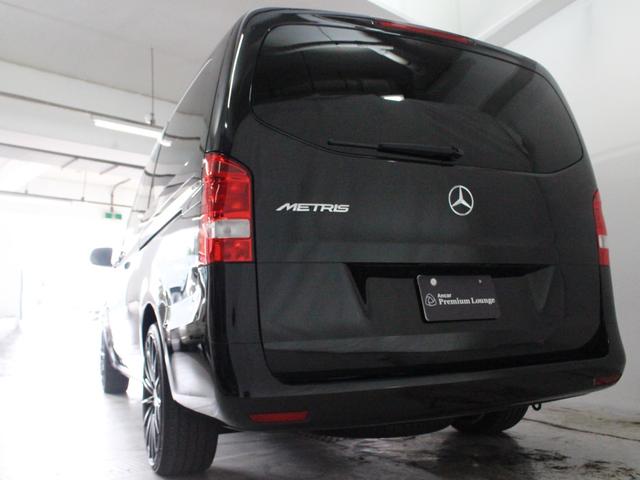 Ｖクラス 　新車並行／左ハンドル／ベージュ革シート／２ｎｄキャプテンシート／サードシート電動ベッド／ウッド調インテリア／アルカンターラルーフ／２０インチホイール／クルーズコントロール／社外ナビ／レーダー／ドラレコ（10枚目）