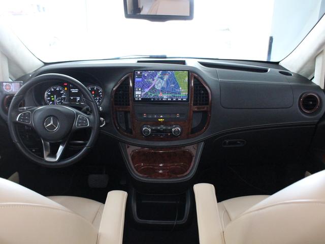 Ｖクラス 　新車並行／左ハンドル／ベージュ革シート／２ｎｄキャプテンシート／サードシート電動ベッド／ウッド調インテリア／アルカンターラルーフ／２０インチホイール／クルーズコントロール／社外ナビ／レーダー／ドラレコ（18枚目）