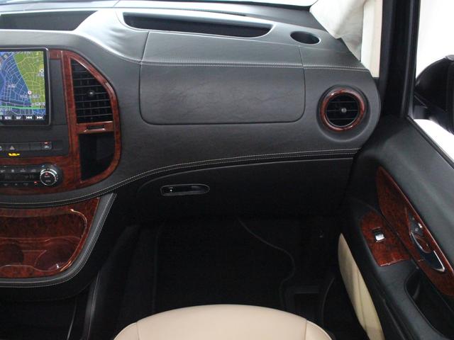 Ｖクラス 　新車並行／左ハンドル／ベージュ革シート／２ｎｄキャプテンシート／サードシート電動ベッド／ウッド調インテリア／アルカンターラルーフ／２０インチホイール／クルーズコントロール／社外ナビ／レーダー／ドラレコ（20枚目）