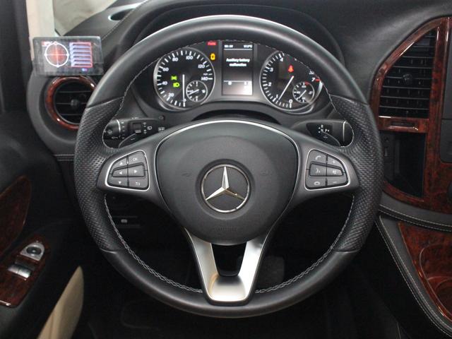 Ｖクラス 　新車並行／左ハンドル／ベージュ革シート／２ｎｄキャプテンシート／サードシート電動ベッド／ウッド調インテリア／アルカンターラルーフ／２０インチホイール／クルーズコントロール／社外ナビ／レーダー／ドラレコ（21枚目）