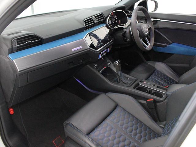 ＲＳ Ｑ３ スポーツバック ベースグレード　ＲＳデザインパッケージエクステンデッドブルー／ブラックスタイリング／２１インチＡＷ／マトリクスＬＥＤ／バーチャルコックピット／アンビエントライト／アダプティブクルコン／スマートフォンインターフェイス（36枚目）