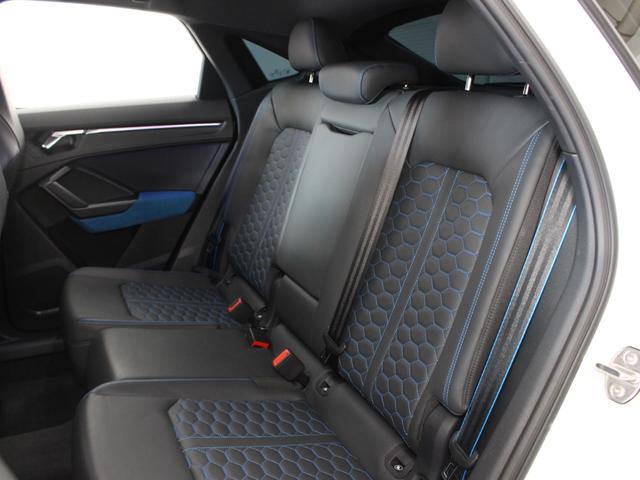 ＲＳ Ｑ３ スポーツバック ベースグレード　ＲＳデザインパッケージエクステンデッドブルー／ブラックスタイリング／２１インチＡＷ／マトリクスＬＥＤ／バーチャルコックピット／アンビエントライト／アダプティブクルコン／スマートフォンインターフェイス（39枚目）