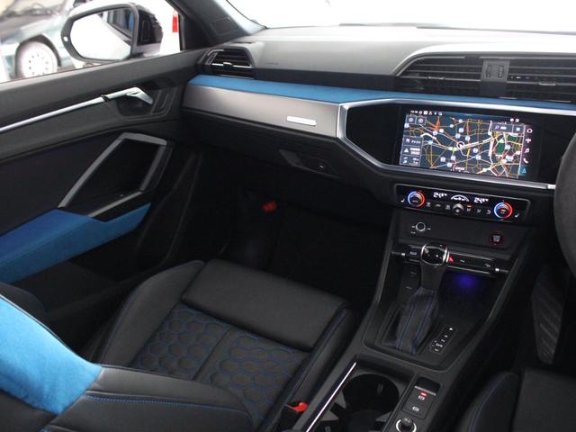 ＲＳ Ｑ３ スポーツバック ベースグレード　ＲＳデザインパッケージエクステンデッドブルー／ブラックスタイリング／２１インチＡＷ／マトリクスＬＥＤ／バーチャルコックピット／アンビエントライト／アダプティブクルコン／スマートフォンインターフェイス（40枚目）