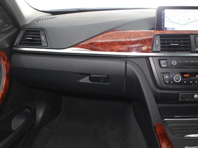 Ｂ３ ビターボ　リムジン　右Ｈ／ブラックレザーシート／サンルーフ／ハーマンカードン／コンフォートアクセス／アクラポビッチマフラー／純正２０インチＡＷ／ブルーキャリパー／シートヒーター／純正ナビ／ＥＴＣ／バックカメラ（18枚目）