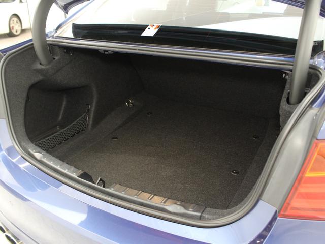 Ｂ３ ビターボ　リムジン　右Ｈ／ブラックレザーシート／サンルーフ／ハーマンカードン／コンフォートアクセス／アクラポビッチマフラー／純正２０インチＡＷ／ブルーキャリパー／シートヒーター／純正ナビ／ＥＴＣ／バックカメラ（62枚目）