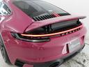 911カレラT 右H/7MT/スポーツデザインPKG/カーボンルーフ/カーボンフルバケシート/Rアクスルステア/PDLSプラス/Race-Tex-GTスポーツステア&ルーフライニング/ロゴエンボスコンソール/デカール(51枚目)