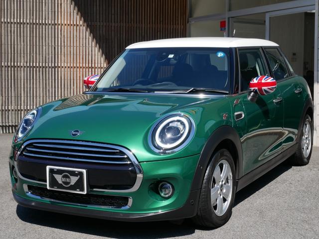 クーパー 正規ディーラー車 ワンオーナー禁煙 5ドア 丸LEDデイライト ユニオンジャックテールランプ 純正ナビ 地デジTV バックカメラ 前後ソナー スマートキー 整備記録簿・取扱説明書・スペアキー(1枚目)