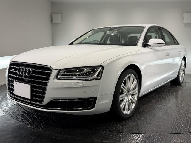 A8（アウディ）４．０ＴＦＳＩクワトロ　ワンオーナー車／デザインセレクション／ヘッドアップディスプレイ／ホワイトレザー／サンルーフ／ＢＯＳＥサウンド／３６０°カメラ／純正ナビＴＶ／ナイトビジョン／２０ＡＷ／アルカンタラヘッドライディング／ 中古車画像