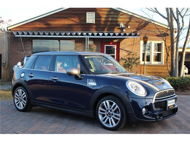 限定車／純正ナビ、バックカメラ／ＨＩＤ／ＥＴＣ／ 障害物センサー／クルコン／シートカバー／レーダー／純正１８ＡＷ