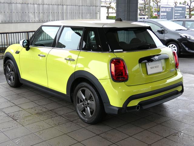 ＭＩＮＩ クーパー　クラシック・トリム　正規認定中古車　保証整備付　バックカメラ　衝突被害軽減ブレーキ　アイドリングストップ　障害物センサー　車線逸脱防止支援システム　クルーズコントロール　ＬＥＤヘッドライト（2枚目）