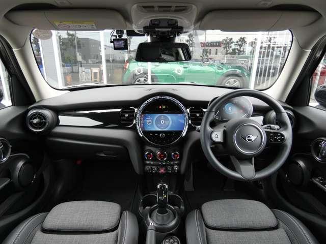 ＭＩＮＩ クーパーＤプレミアムプラスパッケージクラシックトリム　正規認定中古車　保証整備付　ＥＴＣ　ドラレコ　バックカメラ　衝突被害軽減ブレーキ　アイドリングストップ　障害物センサー　車線逸脱防止支援システム　クルーズコントロール　ＬＥＤヘッドライト（8枚目）