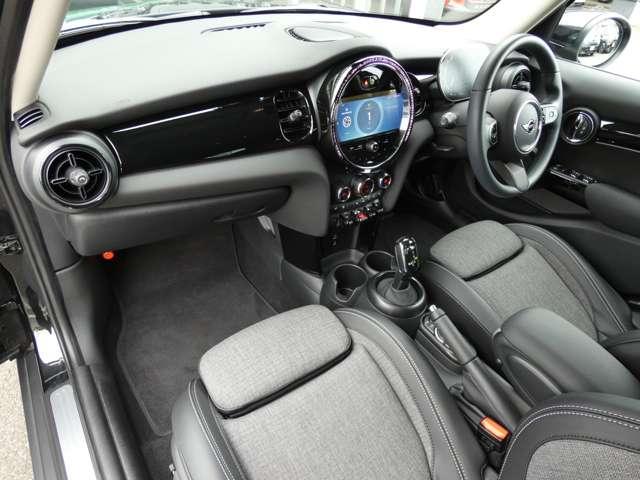 ＭＩＮＩ クーパーＤプレミアムプラスパッケージクラシックトリム　正規認定中古車　保証整備付　ＥＴＣ　ドラレコ　バックカメラ　衝突被害軽減ブレーキ　アイドリングストップ　障害物センサー　車線逸脱防止支援システム　クルーズコントロール　ＬＥＤヘッドライト（29枚目）