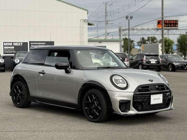 ＭＩＮＩ クーパーＳ　ジョン・クーパー・ワークス・トリム　ミニクーパーＳ３ドア・認定中古車・ジョンクーパーワークストリム・Ｍパッケージ・電動シート・ハーマンカードンスピーカー・１７インチホイール（3枚目）