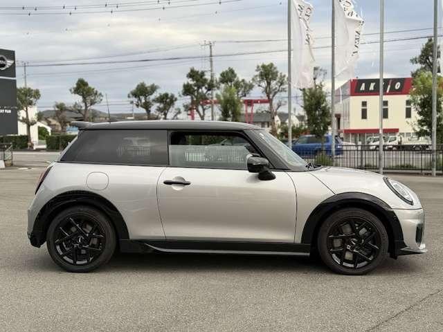 ＭＩＮＩ クーパーＳ　ジョン・クーパー・ワークス・トリム　ミニクーパーＳ３ドア・認定中古車・ジョンクーパーワークストリム・Ｍパッケージ・電動シート・ハーマンカードンスピーカー・１７インチホイール（5枚目）