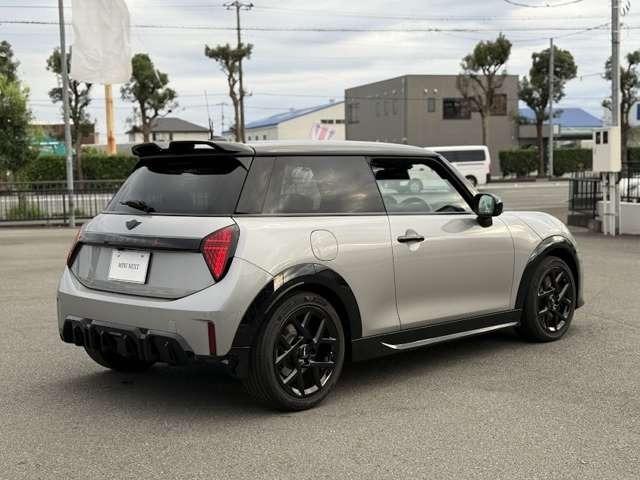 ＭＩＮＩ クーパーＳ　ジョン・クーパー・ワークス・トリム　ミニクーパーＳ３ドア・認定中古車・ジョンクーパーワークストリム・Ｍパッケージ・電動シート・ハーマンカードンスピーカー・１７インチホイール（6枚目）