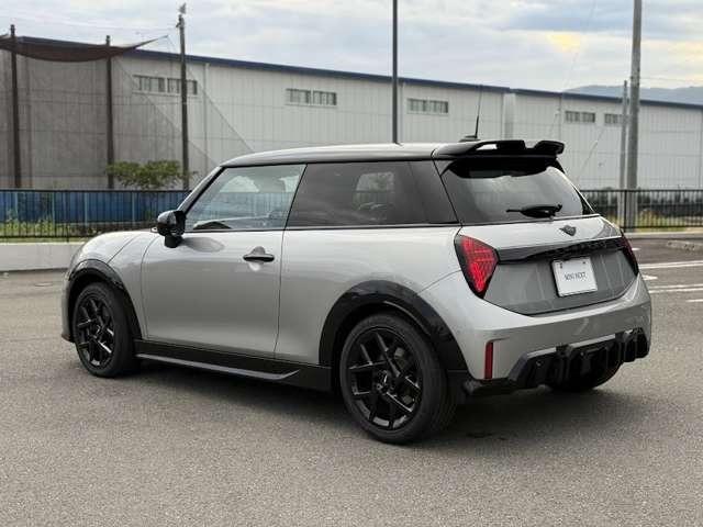 ＭＩＮＩ クーパーＳ　ジョン・クーパー・ワークス・トリム　ミニクーパーＳ３ドア・認定中古車・ジョンクーパーワークストリム・Ｍパッケージ・電動シート・ハーマンカードンスピーカー・１７インチホイール（8枚目）