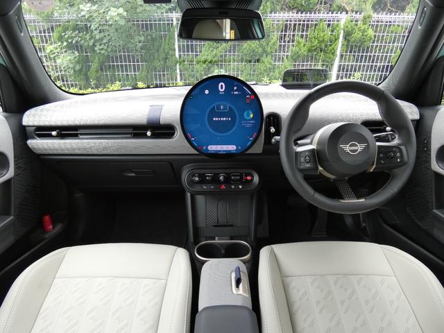 MINI クーパーC フェイバード・トリム 正規認定中古車 保証整備付 弊社試乗車 ナビ ETC バックカメラ 衝突軽減ブレーキ アイドリングストップ 障害物ソナー レーンキープ アクティブクルコン LEDライト 純正ホイール(3枚目)
