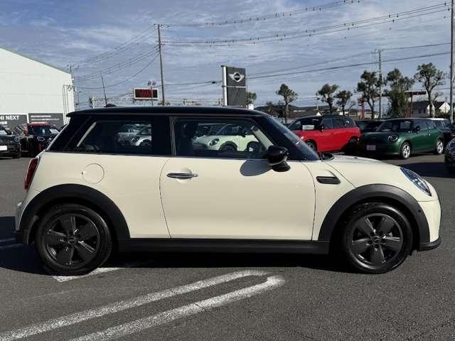 ＭＩＮＩ クーパー　クラシック・トリム　ミニクーパー３ドア・認定中古車・アップルカープレイ・シートヒーター・ＥＴＣ・１６インチ純正ホイール・クルーズコントロール（7枚目）