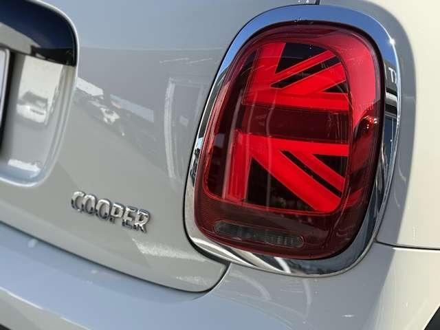 ＭＩＮＩ クーパー　クラシック・トリム　ミニクーパー３ドア・認定中古車・アップルカープレイ・シートヒーター・ＥＴＣ・１６インチ純正ホイール・クルーズコントロール（12枚目）