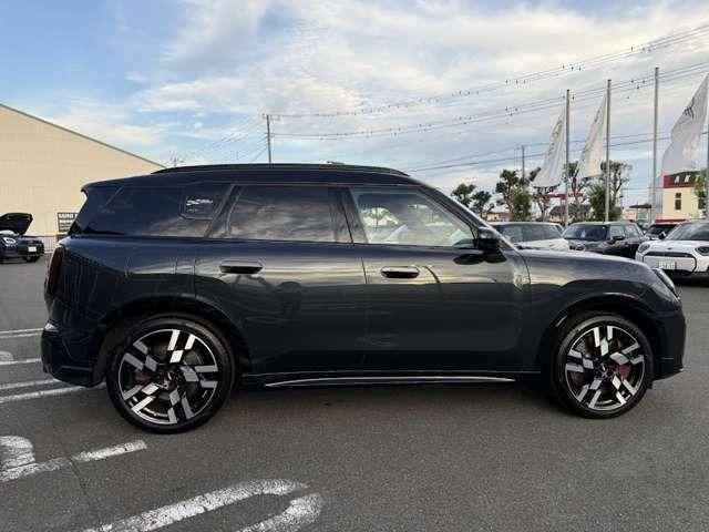 MINI ジョンクーパーワークス カントリーマンオール4JCW サンルーフ正規認定中古車 ナビ ETC ドラレコ バックカメラ  衝突軽減ブレーキ アイドリングストップ 障害物ソナー  アクティブクルコン LEDライト 純正ホイール(5枚目)