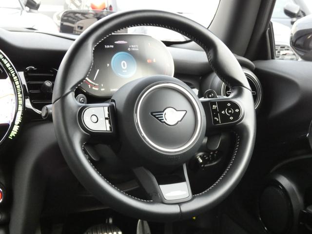 ＭＩＮＩ ジョンクーパーワークス　正規認定中古車　保証整備付　ナビ　ＥＴＣ　バックカメラ　衝突軽減ブレーキ　アイドリングストップ　障害物ソナー　レーンキープ　クルコン　ＬＥＤライト　純正ホイール（6枚目）
