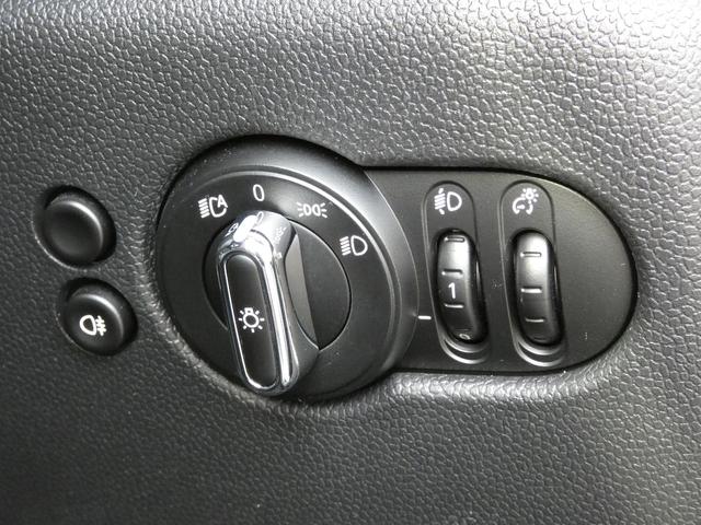 ＭＩＮＩ ジョンクーパーワークス　正規認定中古車　保証整備付　ナビ　ＥＴＣ　バックカメラ　衝突軽減ブレーキ　アイドリングストップ　障害物ソナー　レーンキープ　クルコン　ＬＥＤライト　純正ホイール（23枚目）
