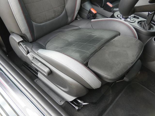 ＭＩＮＩ ジョンクーパーワークス　正規認定中古車　保証整備付　ナビ　ＥＴＣ　バックカメラ　衝突軽減ブレーキ　アイドリングストップ　障害物ソナー　レーンキープ　クルコン　ＬＥＤライト　純正ホイール（26枚目）