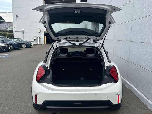 ＭＩＮＩ クーパーＣ　クラシック・トリム　クラシックトリム　正規認定中古車　保証整備付　　ナビ　ＥＴＣ　バックカメラ　衝突軽減ブレーキ　アイドリングストップ　障害物ソナー　レーンキープ　アクティブクルコン　ＬＥＤライト　純正ホイール（23枚目）
