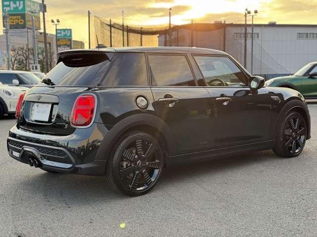 ＭＩＮＩ クーパーＳ　レゾリュート・エディション　認定中古車・アップルカープレイ・１８インチ純正ホイール・ＥＴＣ・ヘッドアップディスプレイ・クルーズコントロール・シートヒーター（13枚目）