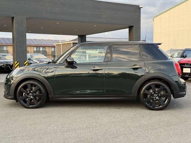 ＭＩＮＩ クーパーＳ　レゾリュート・エディション　認定中古車・アップルカープレイ・１８インチ純正ホイール・ＥＴＣ・ヘッドアップディスプレイ・クルーズコントロール・シートヒーター（16枚目）