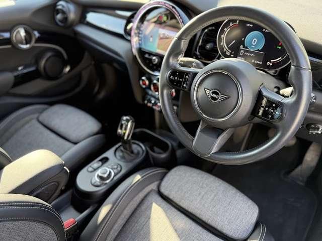 ＭＩＮＩ クーパーＤ　クラシック・トリム　ミニクーパーＤ５ドア・認定中古車・１６インチ純正ホイール・ＥＴＣ・アップルカープレ・ＡＣＣ（6枚目）