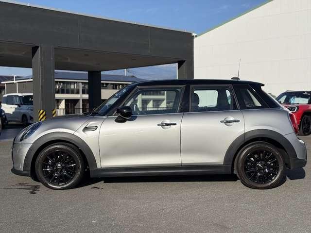 MINI クーパー プレミアムプラスパッケージクラシックトリム applecarplay ETC ドラレコ バックカメラ アクティブクルーズ 衝突軽減ブレーキ アイドリングストップ 障害物ソナー 純正ホイール(19枚目)