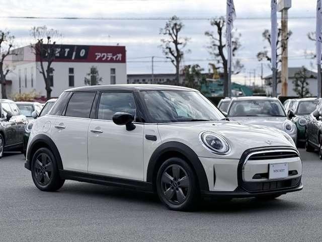 ＭＩＮＩ クーパーＤ　クラシック・トリム　ミニクーパーＤ５ドア・プレミアムプラスＰＫＧ・アップルカープレイ・クルコン・ＥＴＣ・シートヒーター・１６インチ純正ホイール（6枚目）