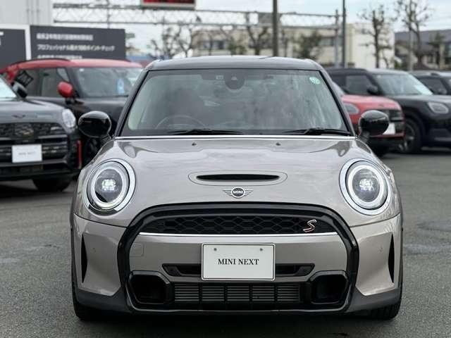 ＭＩＮＩ クーパーＳＤ　クラシック・トリム　ミニクーパーＳＤ５ドア・認定中古車・ブラウンレザー・シートヒーター・ドラレコ・ＥＴＣ・クルーズコントロール・アップルカープレイ・１７インチ純正ホイール（5枚目）