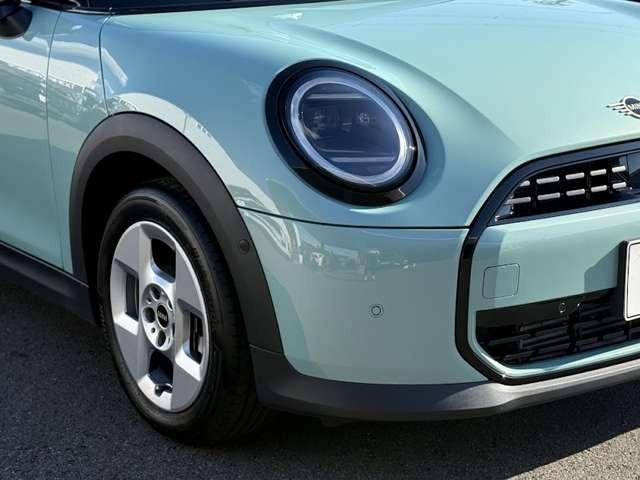 ＭＩＮＩ クーパーＣ　クラシック・トリム　クラシックトリム　正規認定中古車　保証整備付　ナビ　ＥＴＣ　バックカメラ　衝突軽減ブレーキ　アイドリングストップ　障害物ソナー　レーンキープ　アクティブクルコン　ＬＥＤライト　純正ホイール（6枚目）