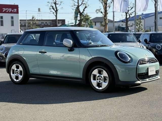 ＭＩＮＩ クーパーＣ　クラシック・トリム　クラシックトリム　正規認定中古車　保証整備付　ナビ　ＥＴＣ　バックカメラ　衝突軽減ブレーキ　アイドリングストップ　障害物ソナー　レーンキープ　アクティブクルコン　ＬＥＤライト　純正ホイール（7枚目）