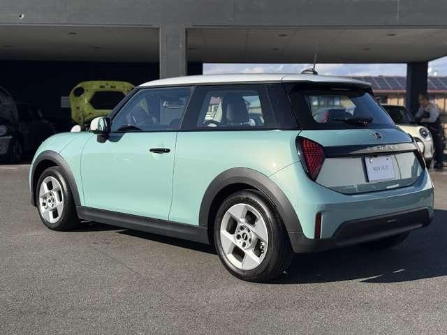 ＭＩＮＩ クーパーＣ　クラシック・トリム　クラシックトリム　正規認定中古車　保証整備付　ナビ　ＥＴＣ　バックカメラ　衝突軽減ブレーキ　アイドリングストップ　障害物ソナー　レーンキープ　アクティブクルコン　ＬＥＤライト　純正ホイール（11枚目）