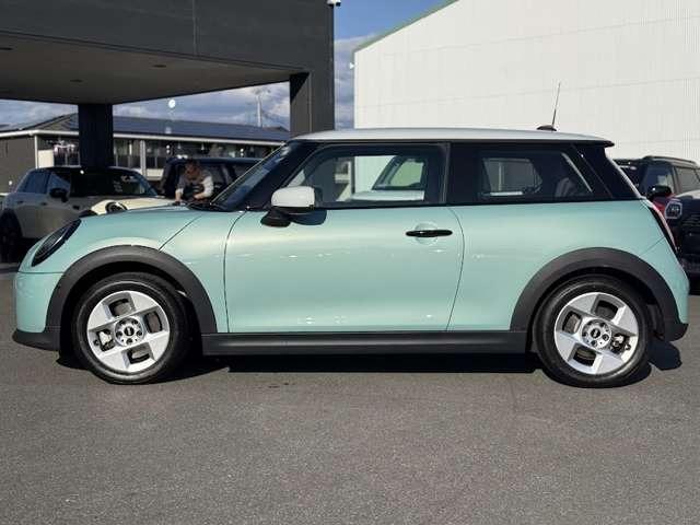 ＭＩＮＩ クーパーＣ　クラシック・トリム　クラシックトリム　正規認定中古車　保証整備付　ナビ　ＥＴＣ　バックカメラ　衝突軽減ブレーキ　アイドリングストップ　障害物ソナー　レーンキープ　アクティブクルコン　ＬＥＤライト　純正ホイール（12枚目）