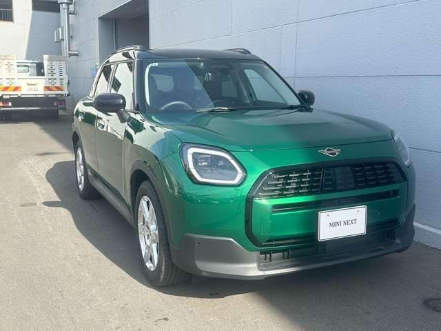 ＭＩＮＩ カントリーマンＤ　クラシック・トリム　ミニ　カントリーマン　Ｄ　認定中古車　弊社試乗車　　ブリティッシュ・レーシング・グリーン／ブラックルーフ（2枚目）