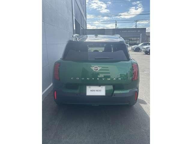 ＭＩＮＩ カントリーマンＤ　クラシック・トリム　ミニ　カントリーマン　Ｄ　認定中古車　弊社試乗車　　ブリティッシュ・レーシング・グリーン／ブラックルーフ（8枚目）