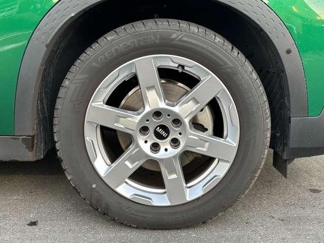 ＭＩＮＩ カントリーマンＤ　クラシック・トリム　ミニ　カントリーマン　Ｄ　認定中古車　弊社試乗車　　ブリティッシュ・レーシング・グリーン／ブラックルーフ（13枚目）