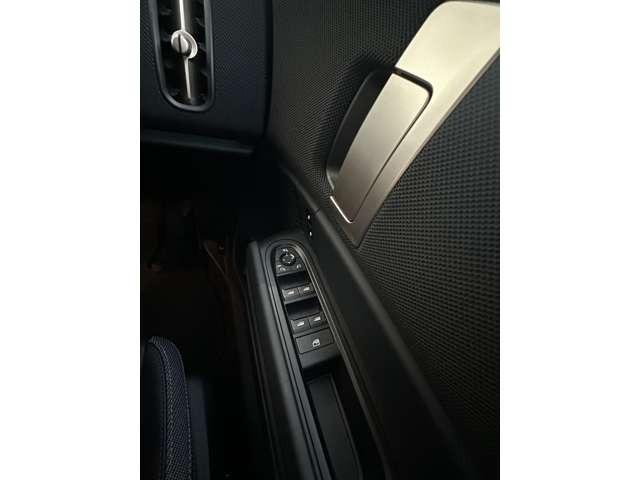 ＭＩＮＩ カントリーマンＤ　クラシック・トリム　ミニ　カントリーマン　Ｄ　認定中古車　弊社試乗車　　ブリティッシュ・レーシング・グリーン／ブラックルーフ（28枚目）