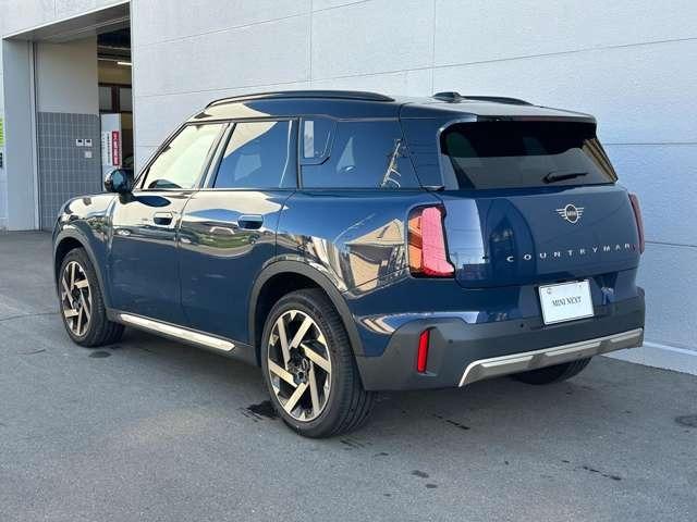 ＭＩＮＩ カントリーマンＳオール４　フェイバード・トリム　正規認定中古車　保証整備付　弊社試乗車　ナビ　ＥＴＣ　ドラレコ　バックカメラ　衝突軽減ブレーキ　アイドリングストップ　障害物ソナー　レーンキープ　アクティブクルコン　ＬＥＤライト　純正ホイール（4枚目）