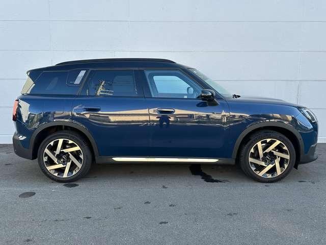 ＭＩＮＩ カントリーマンＳオール４　フェイバード・トリム　正規認定中古車　保証整備付　弊社試乗車　ナビ　ＥＴＣ　ドラレコ　バックカメラ　衝突軽減ブレーキ　アイドリングストップ　障害物ソナー　レーンキープ　アクティブクルコン　ＬＥＤライト　純正ホイール（7枚目）